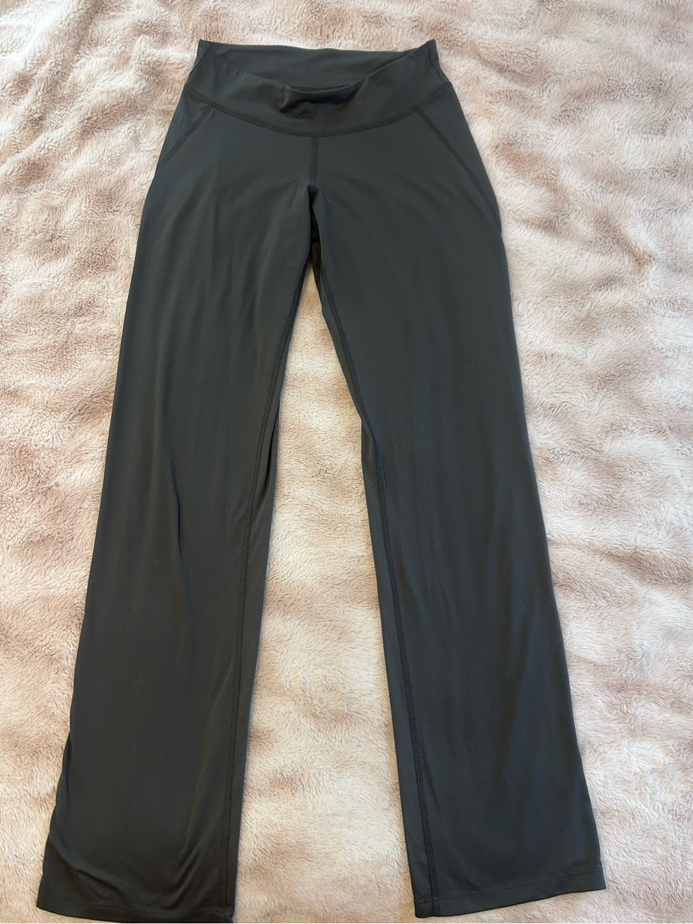 Patagonia Women’s Grey Active Yoga Pants with Butt scrunch and Flared Leg